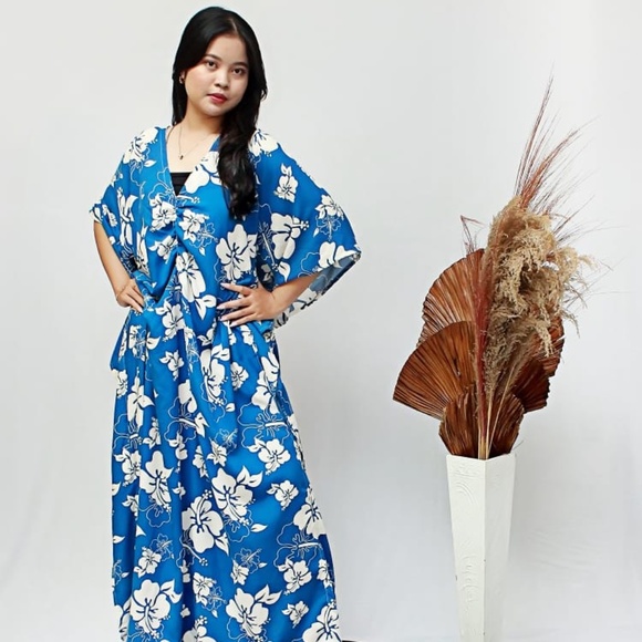 0111/ Blue Hibiscus Flower pattern Kaftan - Picture 1 of 10